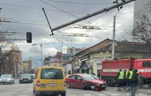 Сериозен пътен инцидент в столицата Светофар се е сринал върху