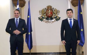 Премиерът Кирил Петков посрещна гръцкия си колега Кириакос Мицотакис Това е