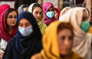 жени без хиджаб бъдат качвани таксита афганистан