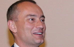 Бившият външен министър Николай Младенов стана баща на трето дете
