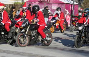 Мотопарад с карнавални костюми по централните улици на Силистра направиха членовете на мотоклуб