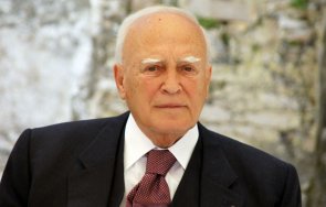 Бившият на Каролос Папуляс на 26 декември на 92 годишна възраст