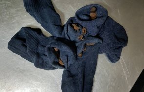 гранични полицаи задържаха мъж укрит чорапи хашиш снимки