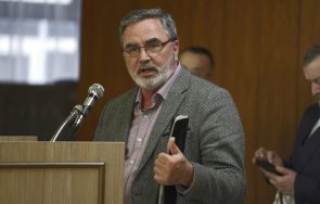 Парламентарната комисия по туризъм ще изслуша днес главния държавен здравен