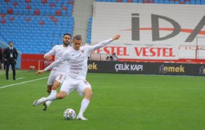 Защитникът Страхил Попов има нов отбор 31 годишният бранител подписа с
