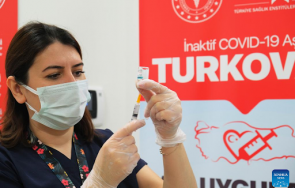 Турция започна да прилага пета доза ваксина срещу за определени