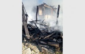 Горящ покрив на къща в Раковски вдигна огнеборците на крак