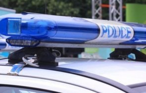 Почерпен шофьор се заби в ограда на имот в Старозагорско съобщиха