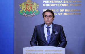 Финансовият министър Асен Василев посъветва индустрията да работи в събота