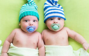 Близнаци са родени в различен час на различни дати и