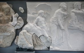 Мраморен от древногръцкия Партенон беше върнат в Атина Фрагментът Фаган изобразява