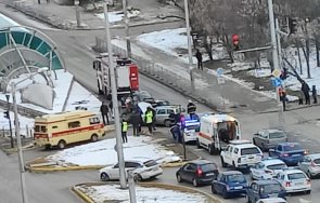 Катастрофа между три автомобила е станала в София Инцидентът е