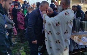 Цялото софийско село Лозен скочи на кмета Георги Младенов който