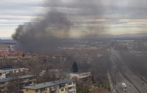 Голям пожар е лумнал в Шекер махала на Пловдив сигнализираха