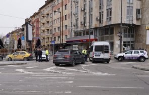 Възрастна жена е блъсната от таксиметров шофьор на пешеходна пътека