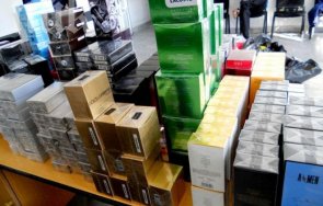 Полицаи в Харманли иззеха 3080 парфюма с лого на защитени