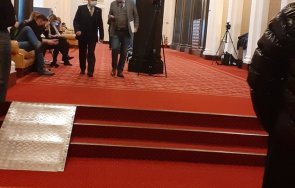 извънредно пик рзи влезе проверка народното събрание депутатите накичиха маски снимки
