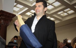 господин михалев маджо тоя тъпак знае говори едно също лице