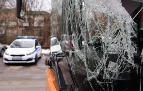 двама души пострадаха меле кола камион автобус софия