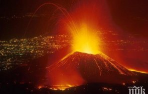 вулканът етна изригна отново страховито зрелищно видео