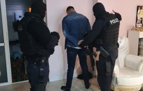 спецакция мвр удари богатите лихвари карнобат маскирани ченгета тръшкат наред махалата снимки