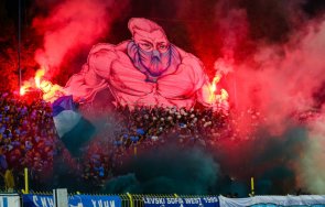 Феновете на Левски излязоха с позиция От Blue Domination използваха своята