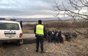 спи рашков заловиха голяма група мигранти нова загора снимки