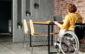 агенцията хората увреждания представя проекти