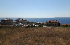 Три имота в Созопол в непосредствена близост до плажа ще