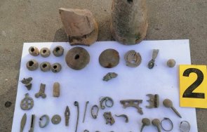 гранични полицаи намериха укрити археологически ценности