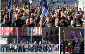 ексклузивно пик стотици пожарникари спасители излязоха протест кабинета кирил петков ниските заплати снимки