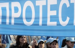 подкрепа вее знамена асен василев призовава музеите галериите протест