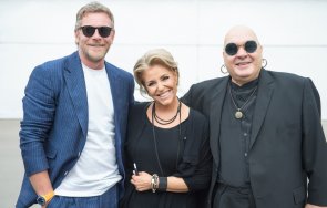 черен хумор рачков изложи хилда казасян