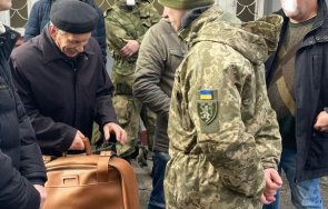 доброволец годишен дядо присъедини украинската армия