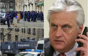 последните минути бойко рашков прати водно оръдие министерски съвет снимки