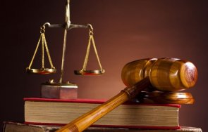 шеф държавна институция обвинение принуда злоупотреба власт