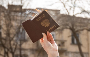 жена запали руския паспорт варна