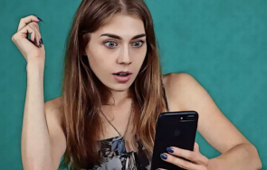 патология партньорът проблем проверява телефона