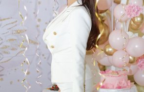 Глория бял костюм