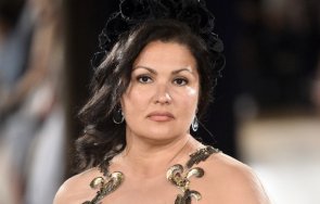 оперната певица анна нетребко слиза сцената