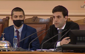 първо пик парламентът реши заседава петък живо