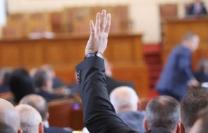 без парламент петък депутатите дадоха дълга почивка разгара военния конфликт украйна