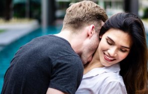 никога нарича партньорката име