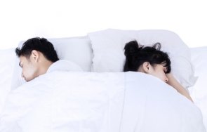 двойките спят често отделно