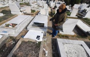 малолетни цигани потрошиха 200 надгробни плочи централния траурен парк пловдив снимки