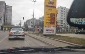 извънредно паника държавата бензинът скочи стотинки литър шофьорите презапасяват снимки видео