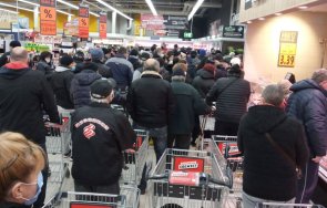 горещо пик невиждана истерия цялата страна българи бият олио храни правителството пак скрило опашките псуват киро свърши жан уникално видео снимки