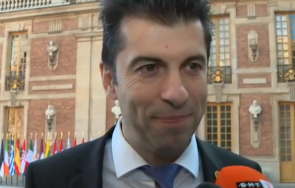 кирил петков версай искаме помощ европейските партньори бежанците украйна