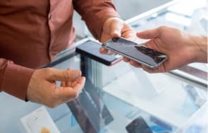 справите надрания дисплей телефона