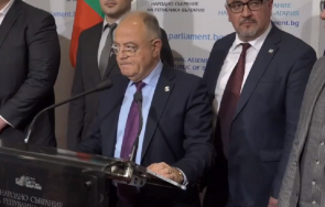 първо пик извънреден брифинг парламента атанас атанасов атакува службите сигурност живо обновена